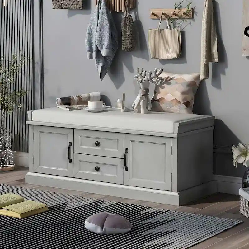 Banc de rangement capitonné de style campagnard avec 2 tiroirs et 2 placards