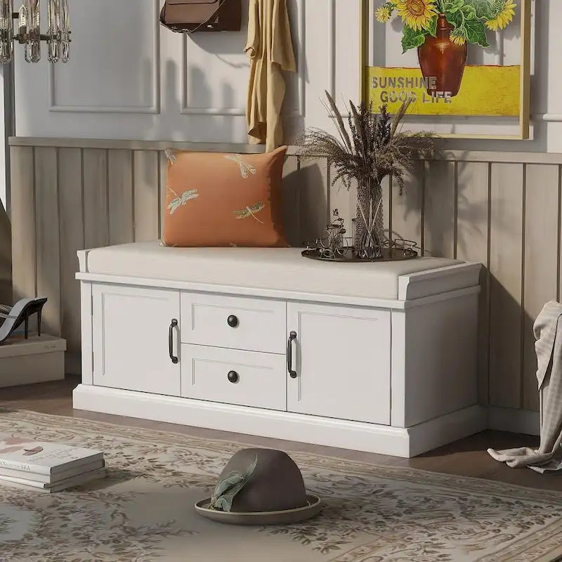 Banc de rangement capitonné de style campagnard avec 2 tiroirs et 2 placards
